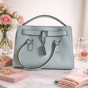 MICHEL KORS SAFFIANO LEATHER BAG.